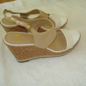 Mootsies Tootsies Beige/White Shiny Wedge Cork Sandals- WORN 1 -2 X SZ 7M
